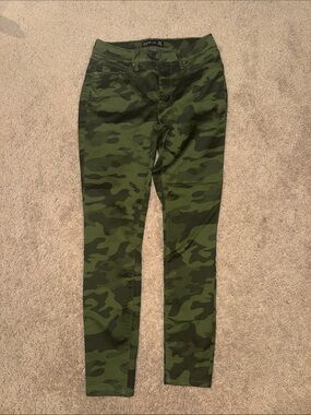 Design Lab Lord & Taylor Green Camo stretch Jeans